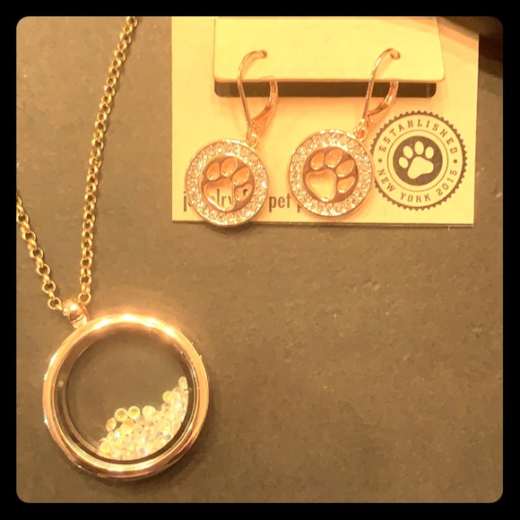 Glass Locket Necklace - Picture 1 of 1